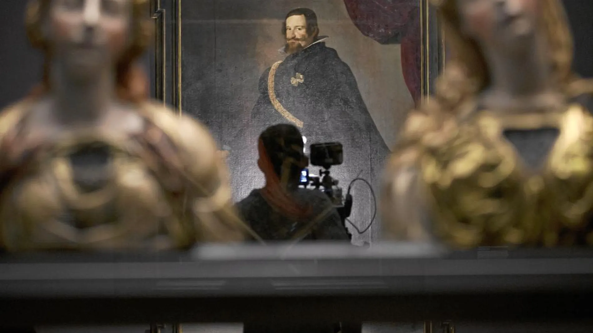Sala con el imponente retrato del Conde Duque de Olivares de Velázquez al fondo