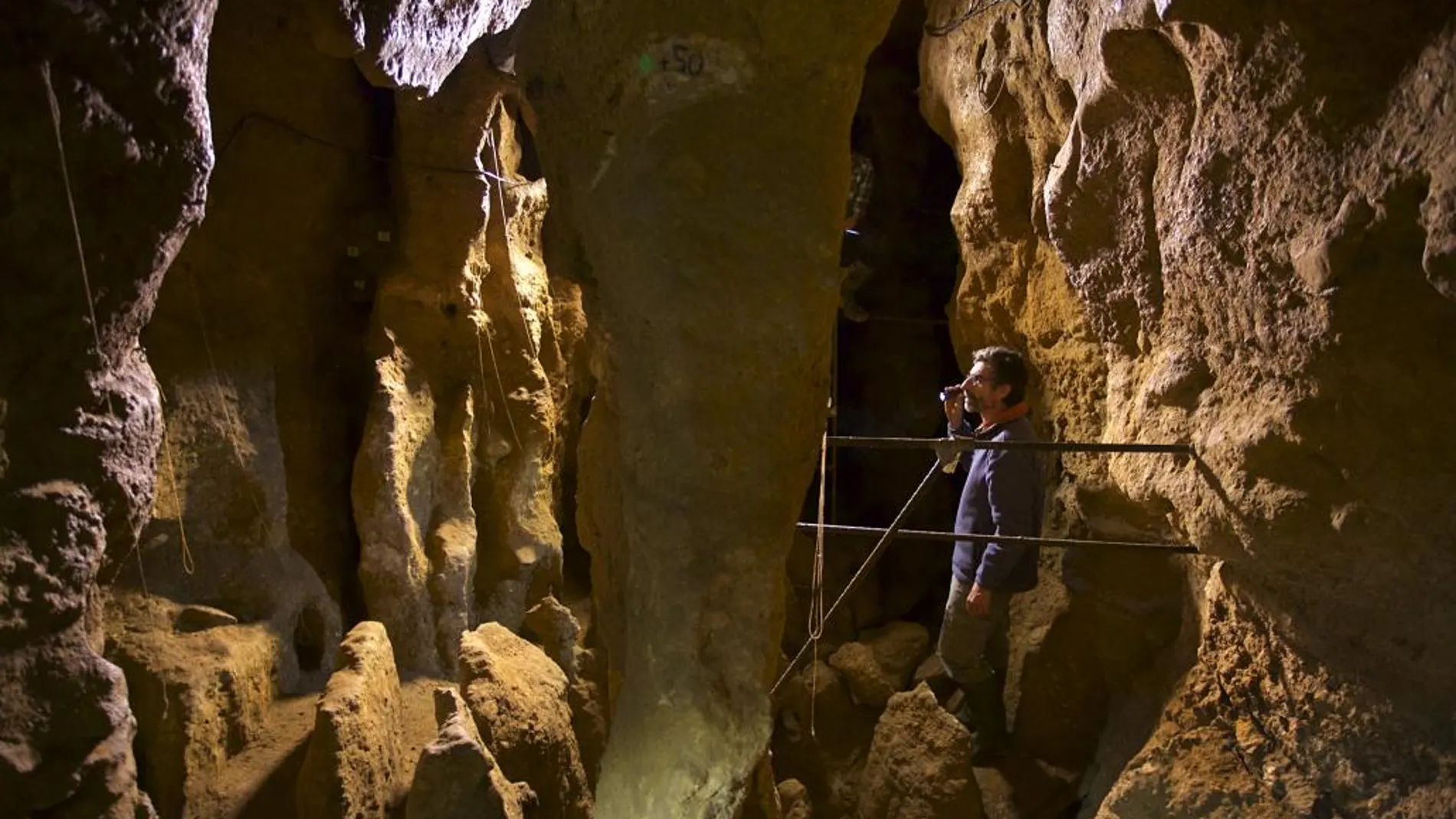 Cueva de El Sidrón, donde se halló la mejor colección de huesos de Neardentales de la Península Ibérica.