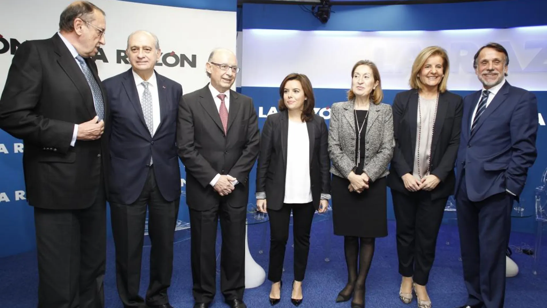 Sáenz de Santamaría dice que Mas "no tiene ninguna legitimación"para seguir adelante