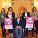 Representantes del Ayuntamiento y de las entidades sociales que han puesto en marcha la campaña