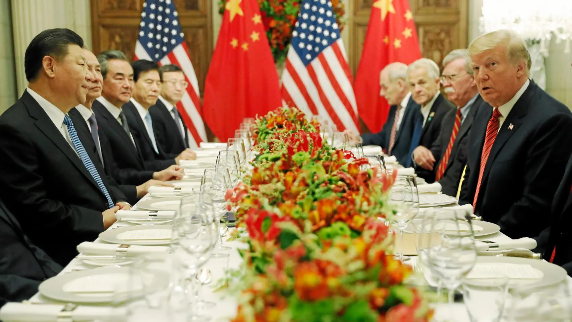 Las delegaciones de EE UU y China, presididas por Donald Trump y Xi Jinping, antes de la cena de trabajo que compartieron en Buenos Aires