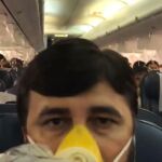 Imagen de los pasajeros con las mascarillas de oxígeno puestas