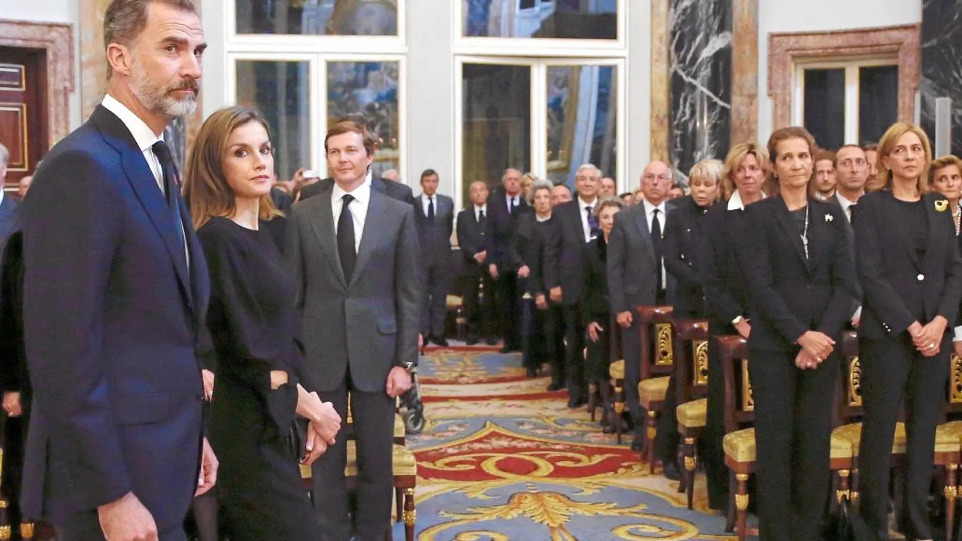 Don Felipe y Doña Letizia, durante el funeral de Alicia de Borbón-Parma, al que asistió también Doña Cristina