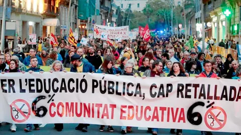 Volver al pasado. Entre otros factores, la convocatoria de los profesores sirvió para reclamar situaciones anteriores a los recortes, qu, dicen los docentes, provocaron un deterioro de las condiciones laborales