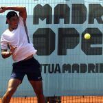 El tenista español durante el entrenamiento realizado hoy en la Caja Mágica, donde mañana debutará contra el italiano Fabio Fognini en partido de segunda ronda del Mutua Madrid Open