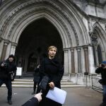 Marina Litvinenko, viuda de Alexander Litvinenko,a las puertas del Tribunal de Justicia de Londres.