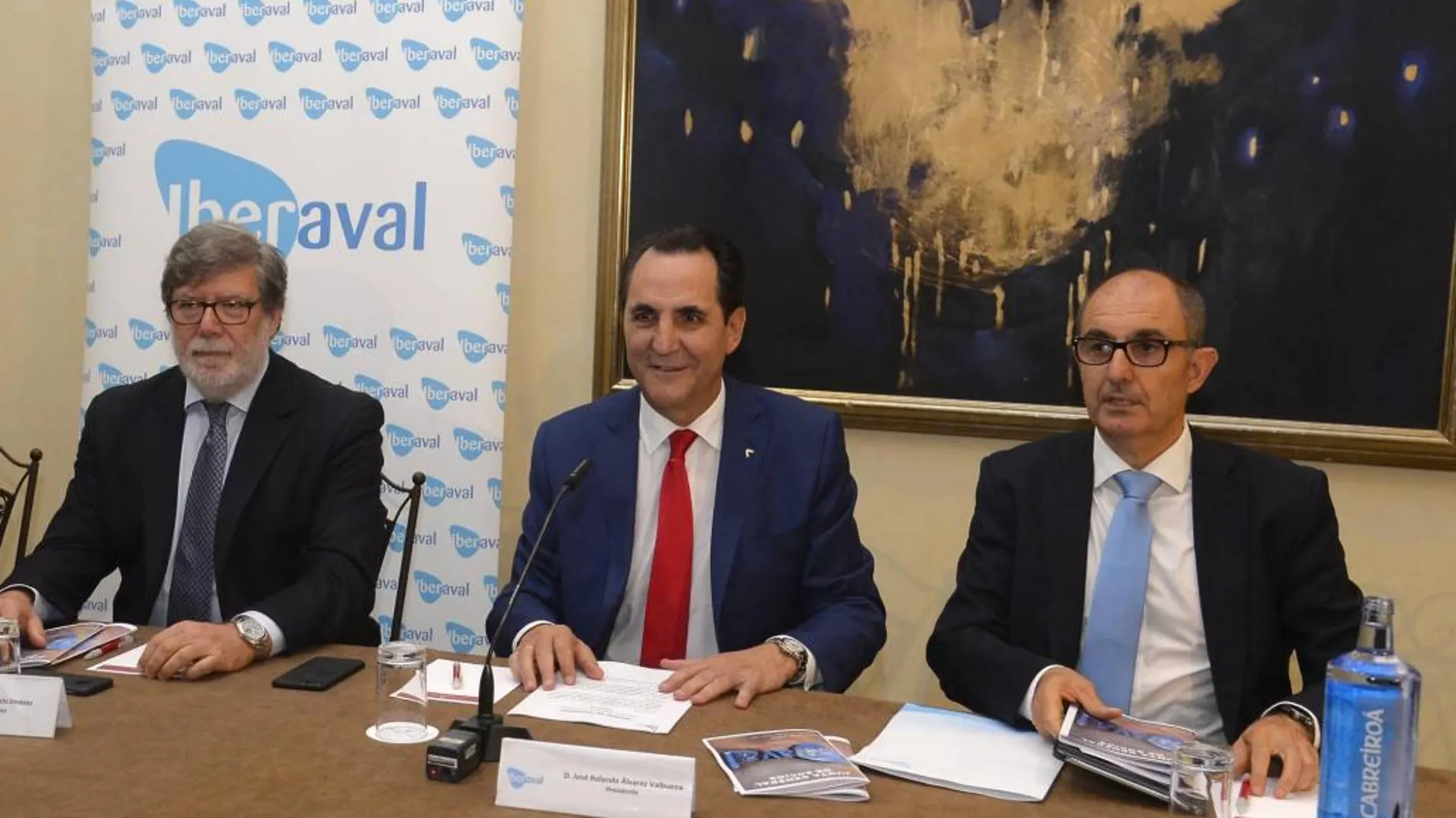 Santiago Aparicio, José Rolando Álvarez y Pedro Pisonero, en la Junta General de Socios de Iberaval