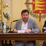 Puente presenta el plan junto a Nuria González (UGT) y Ángela de Miguel, de la CVE