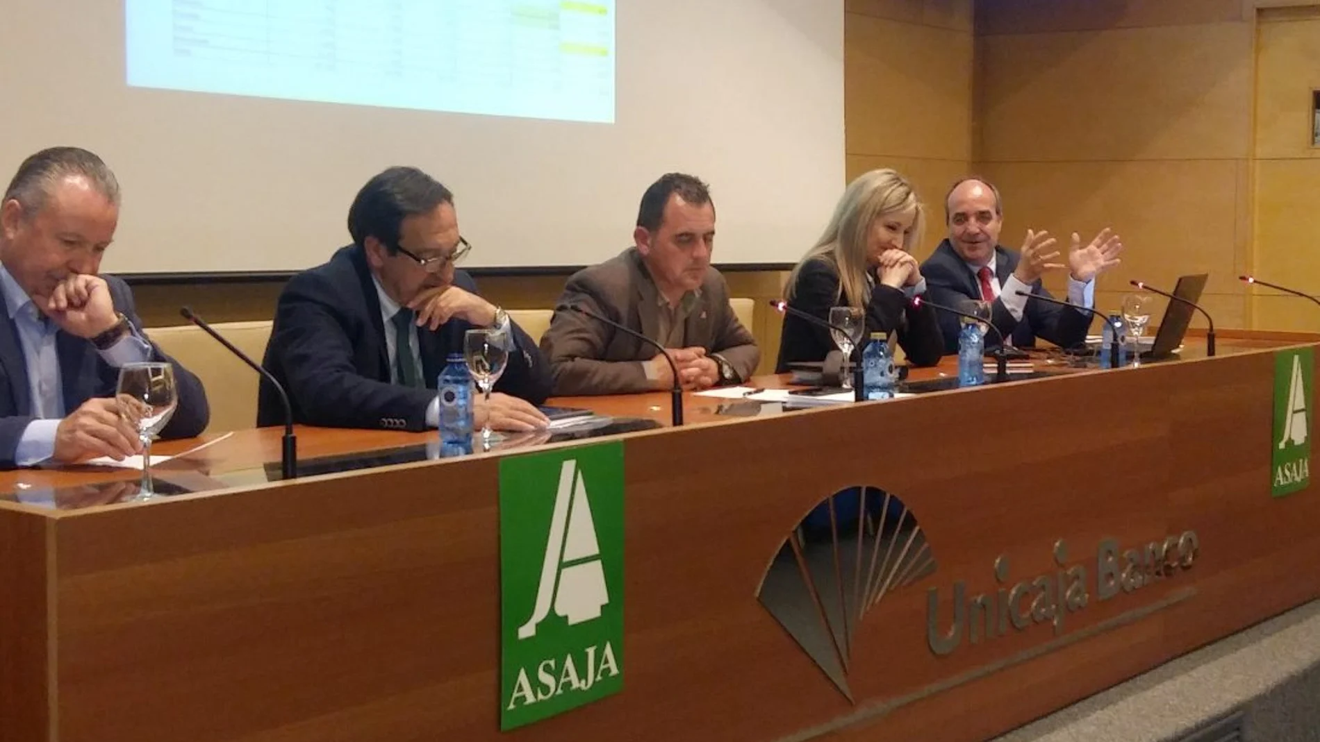 Juan Pedro Medina junto a Pedro Barato, Donaciano Dujo, entre otros, durante la Asamblea General de Asaja