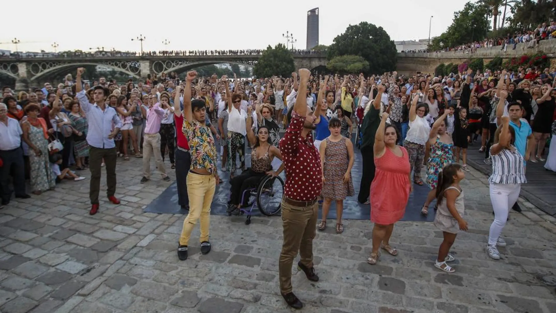 Flashmob inclusivo con José Galán en el muelle de la Sal el pasado jueves