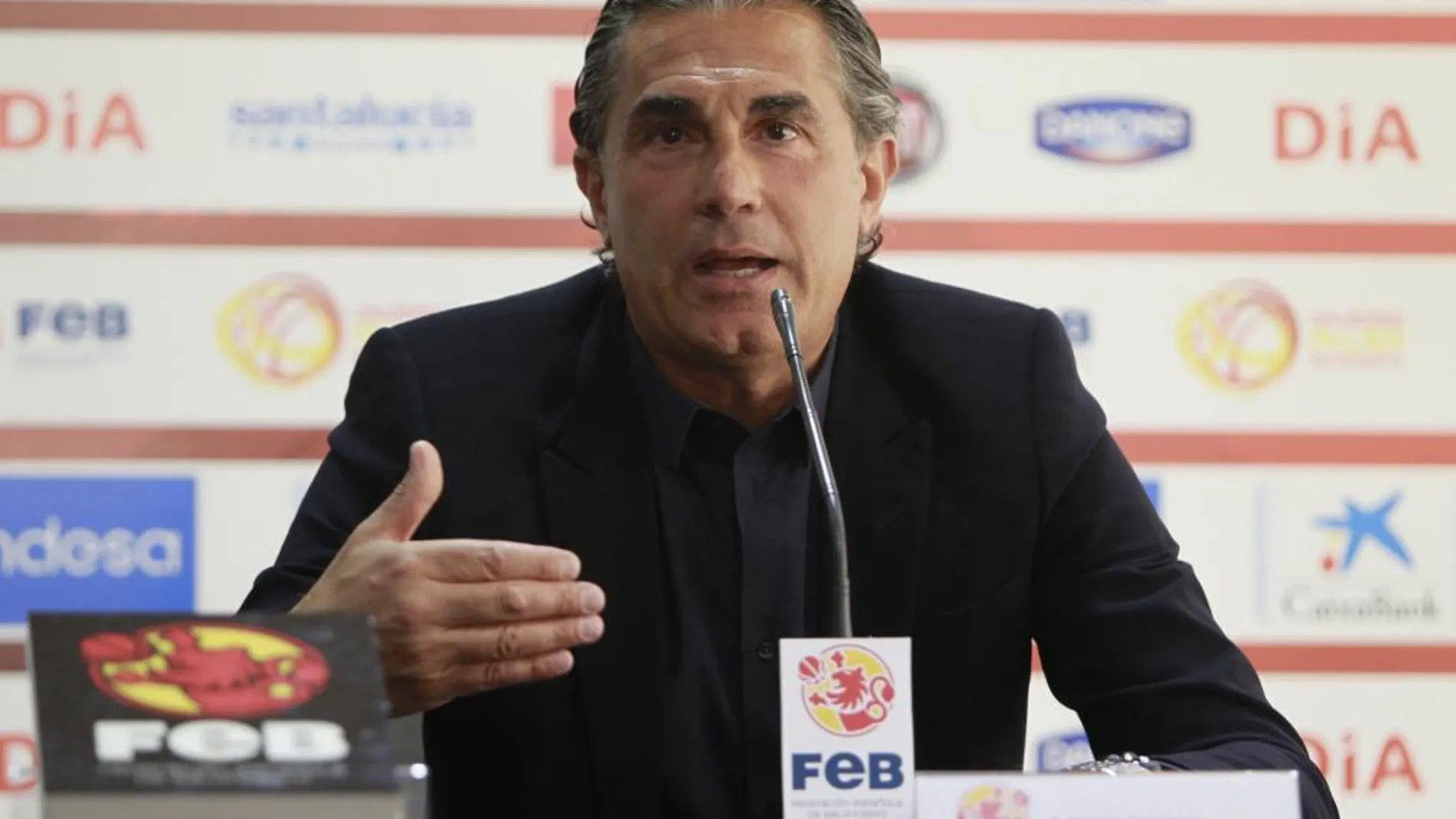 Sergio Scariol durante la rueda de prensa que ofreció junto al presidente de la Federación Española de Baloncesto (FEB), Jorge Garbajosa