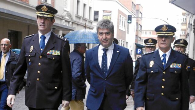 Ignacio Cosidó, Javier Peña Echeverría y Francisco Otero, en el acto en León