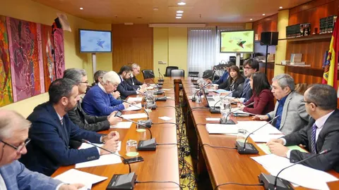 El jurado, integrado por periodistas de la Región y presidido por Alejandro Salgado, de la Junta, durante la deliberación
