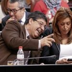 Diego Valderas y Susana Díaz se refirieron ayer en distinto tono a la reforma de la ley de la RTVA