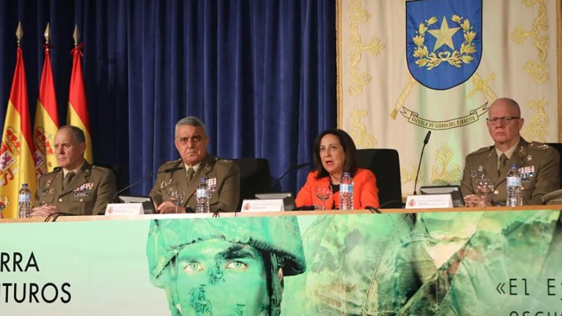Margarita Robles inaugura las jornadas "El Ejército de Tierra y los retos de futuro. Liderazgo y gestión del talento"/ Foto: Twitter Ejército del Aire