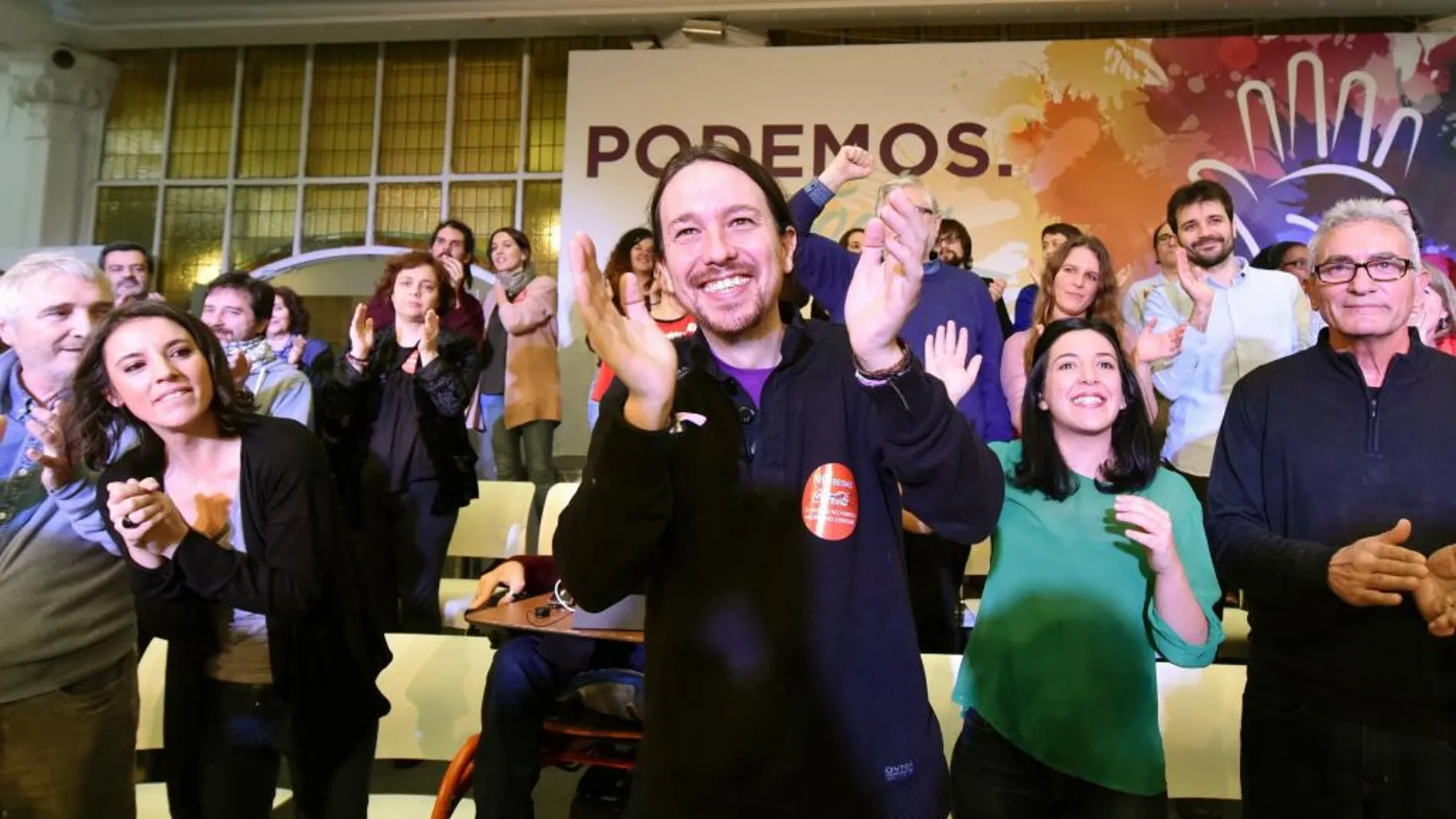 El secretario general de Podemos, Pablo Iglesias (c), durante el acto de presentación de su candidatura, «Podemos para todas», al Consejo Ciudadano