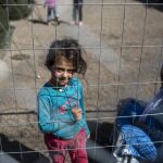 Una mujer y una niña de Siria, en un campo de recepción para los migrantes cerca del pueblo de Röszke, Hungría
