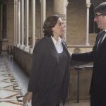 El presidente de la Generalitat, Carles Puigdemont, saluda a la alcaldesa de Barcelona, Ada Colau, momentos antes de la reunión de trabajo de la Autoridad del Transporte Metropolitano