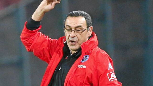 Maurizio Sarri gesticula durante un partido del Nápoles