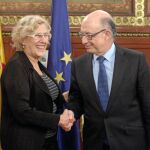 Carmena accedió en noviembre a revisar sus cuentas tras reunirse con el ministro Montoro