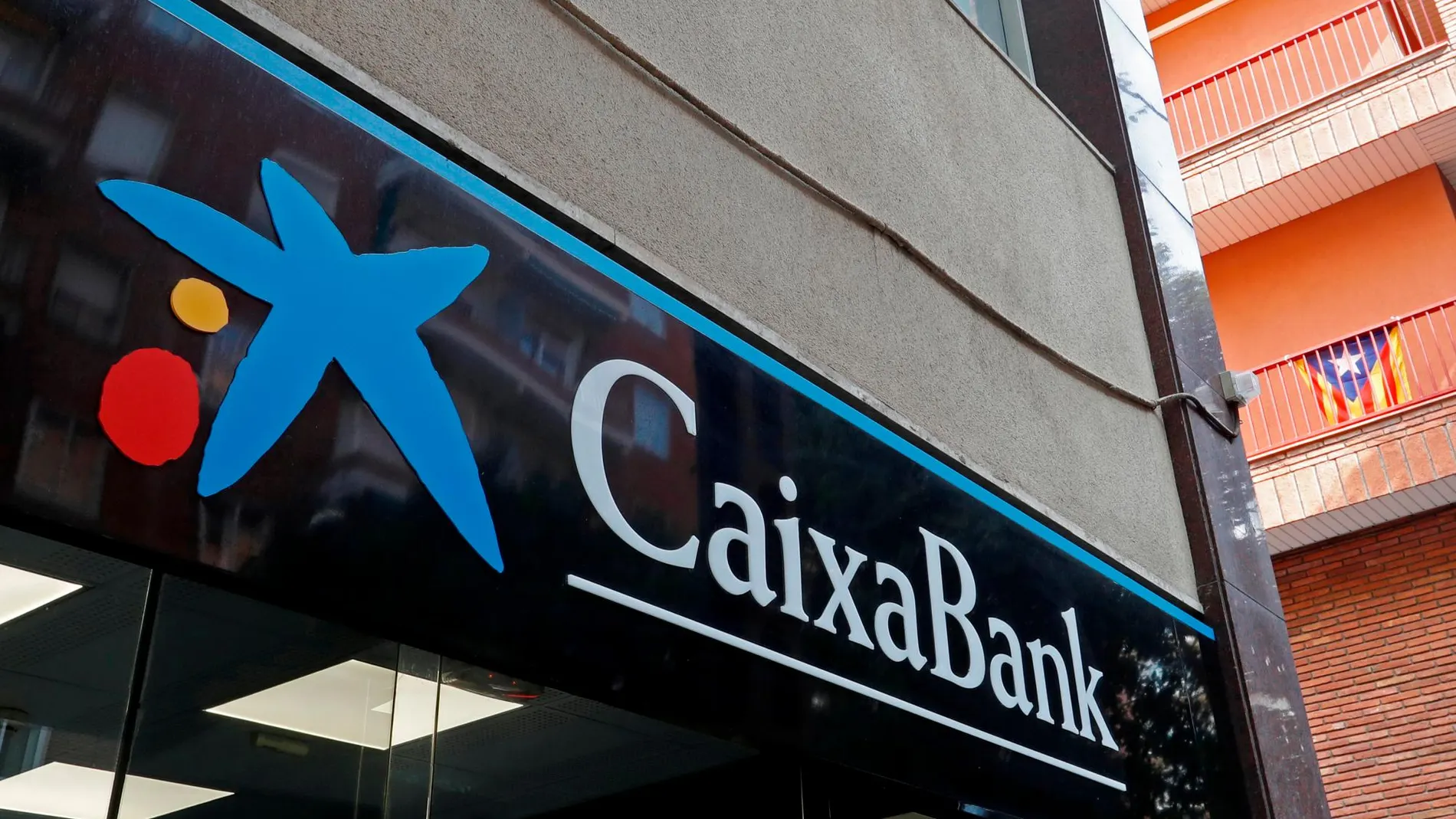 Oficina de Caixabank/Reuters