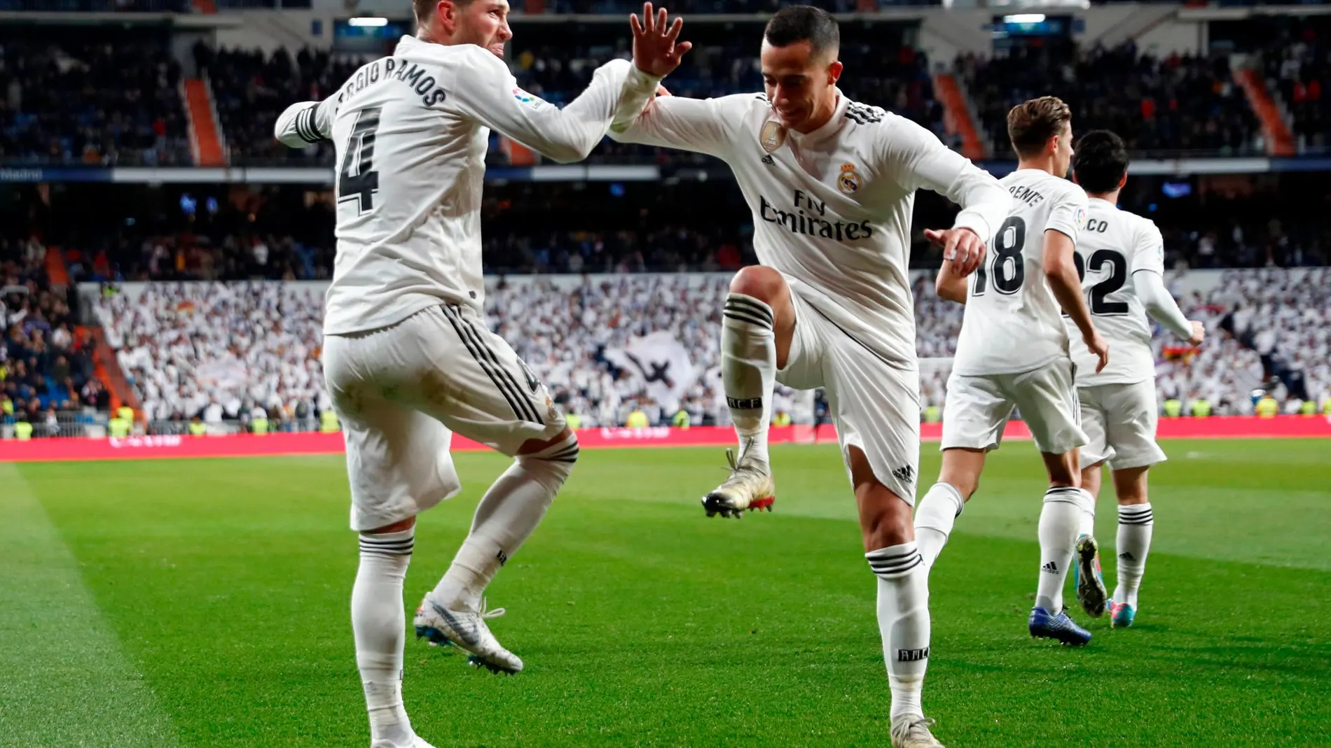 Sergio Ramos y Lucas Vázquez celebran uno de los goles anotados al Girona / Reuters