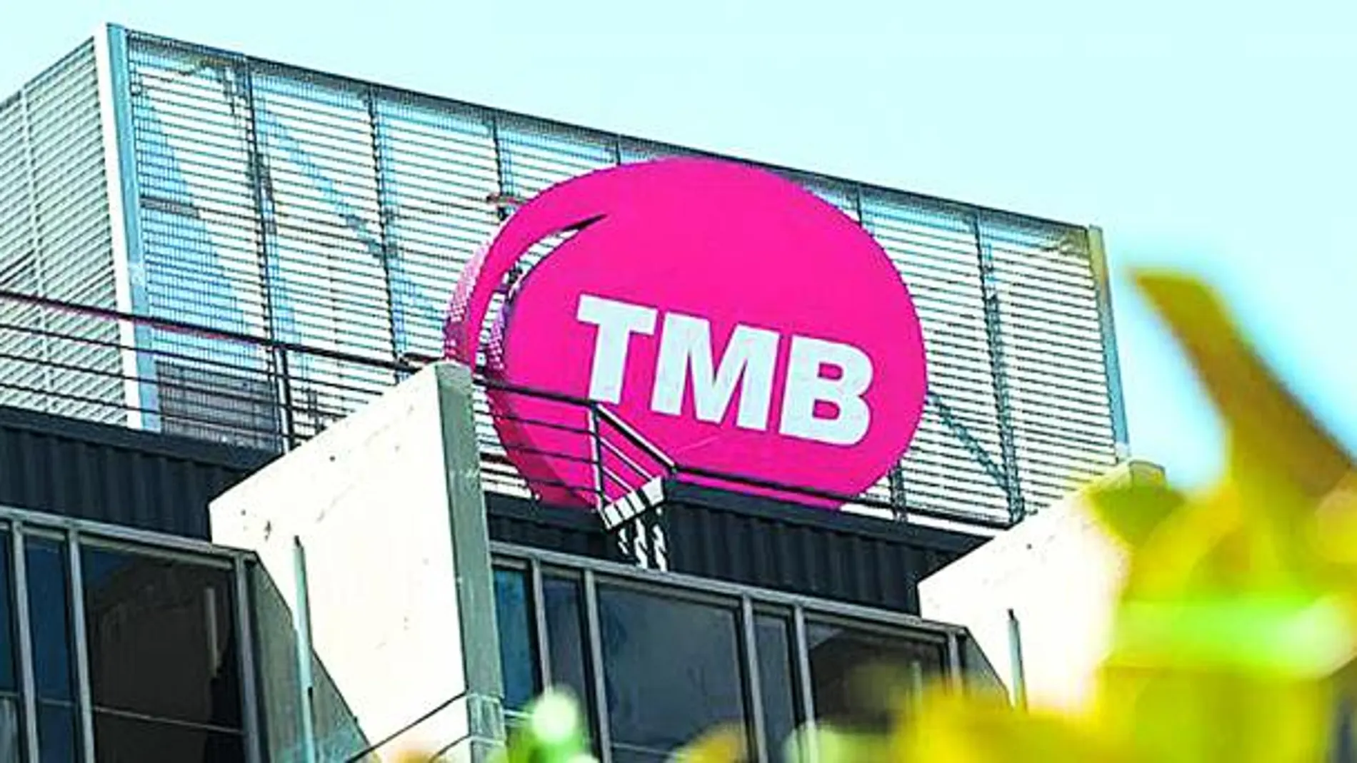 Durante los años de la crisis, 20 altos cargos de TMB llegaron a cobrar 137.000 euros anuales y algunos hasta 200.000 euros.