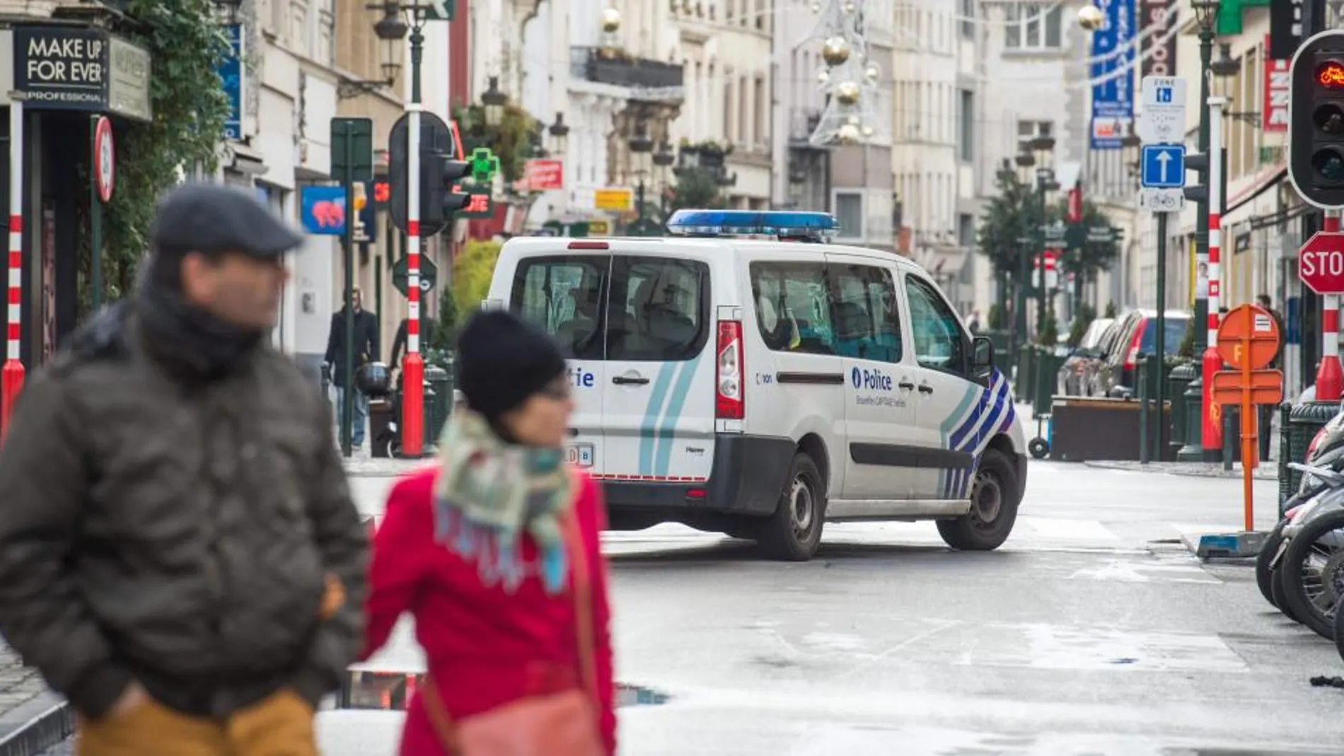Coches de policía en un domingo atípico en Buselas