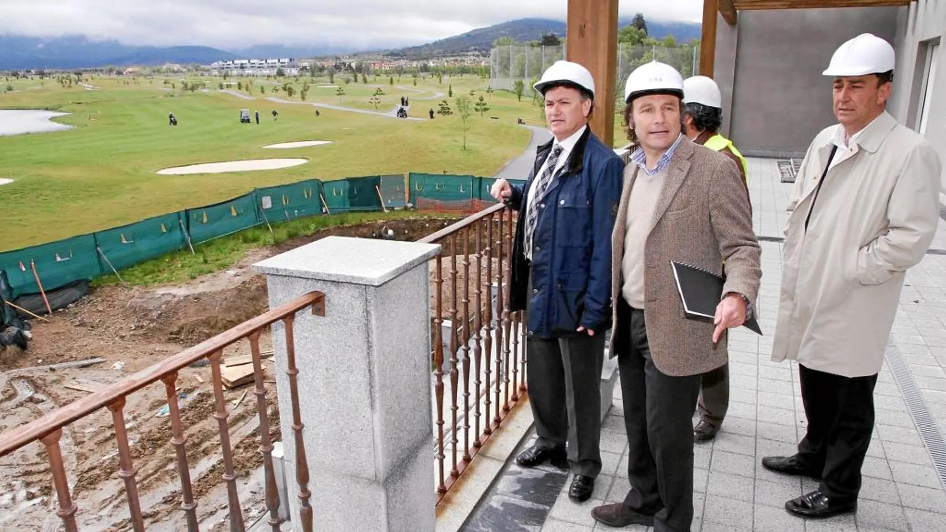 El presidente de la Diputación de Segovia, Francisco Vázquez, en una de sus visitas a las obras del Palacio de Congresos