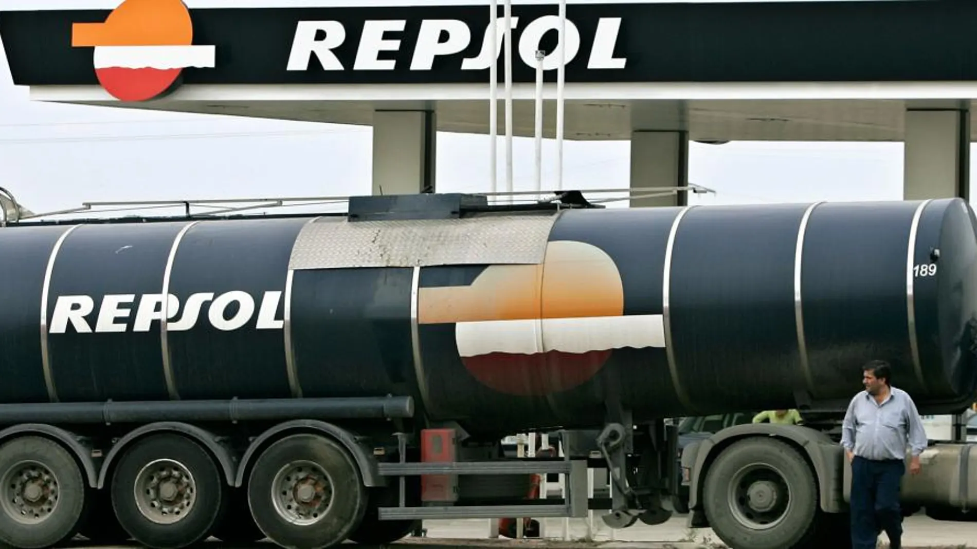 Repsol vende su autocartera al fondo de Singapur Temasek por 1.036 millones