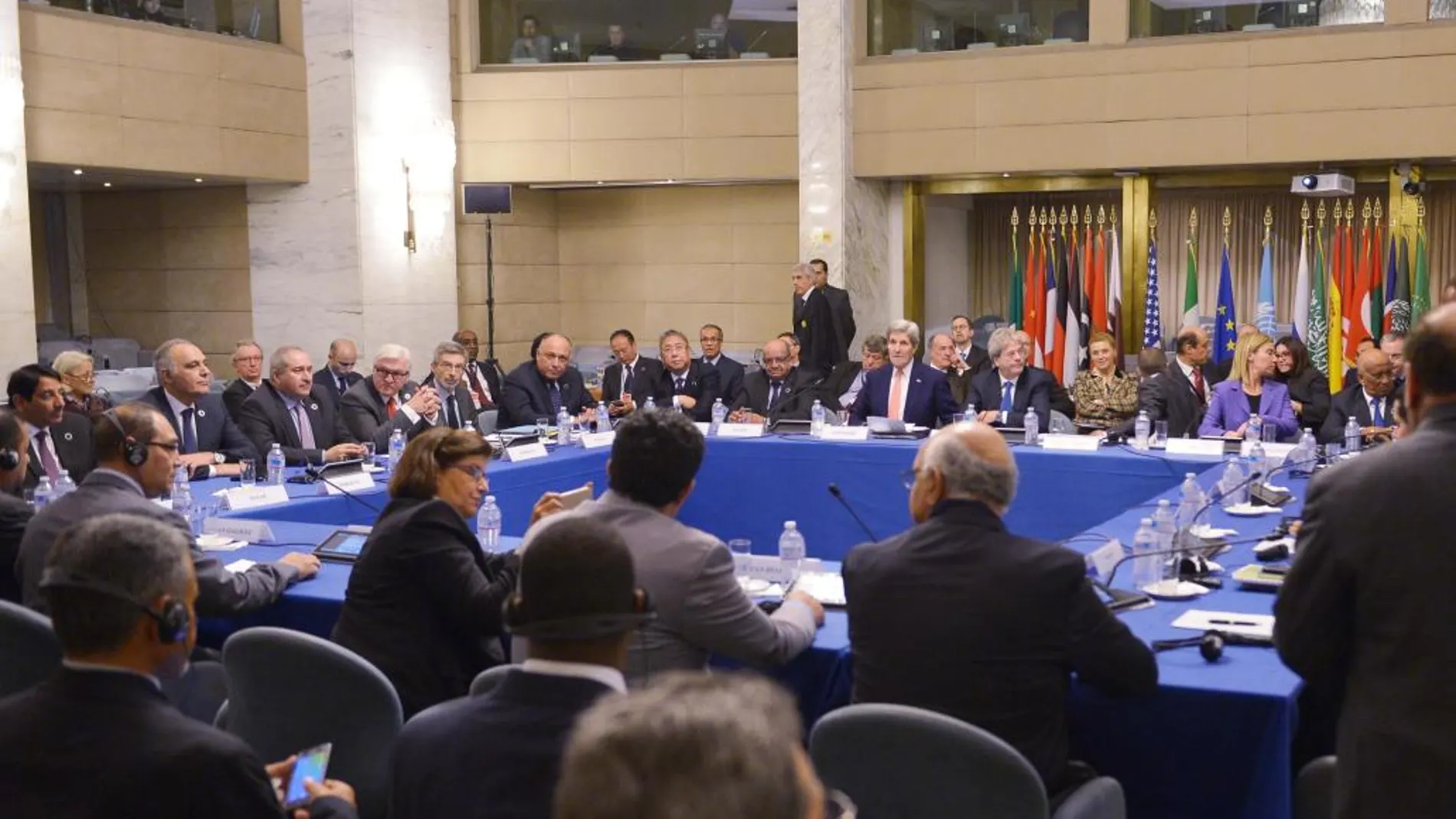 John Kerry, en el centro, durante la reunión de hoy de la comunidad internacional sobre Libia.