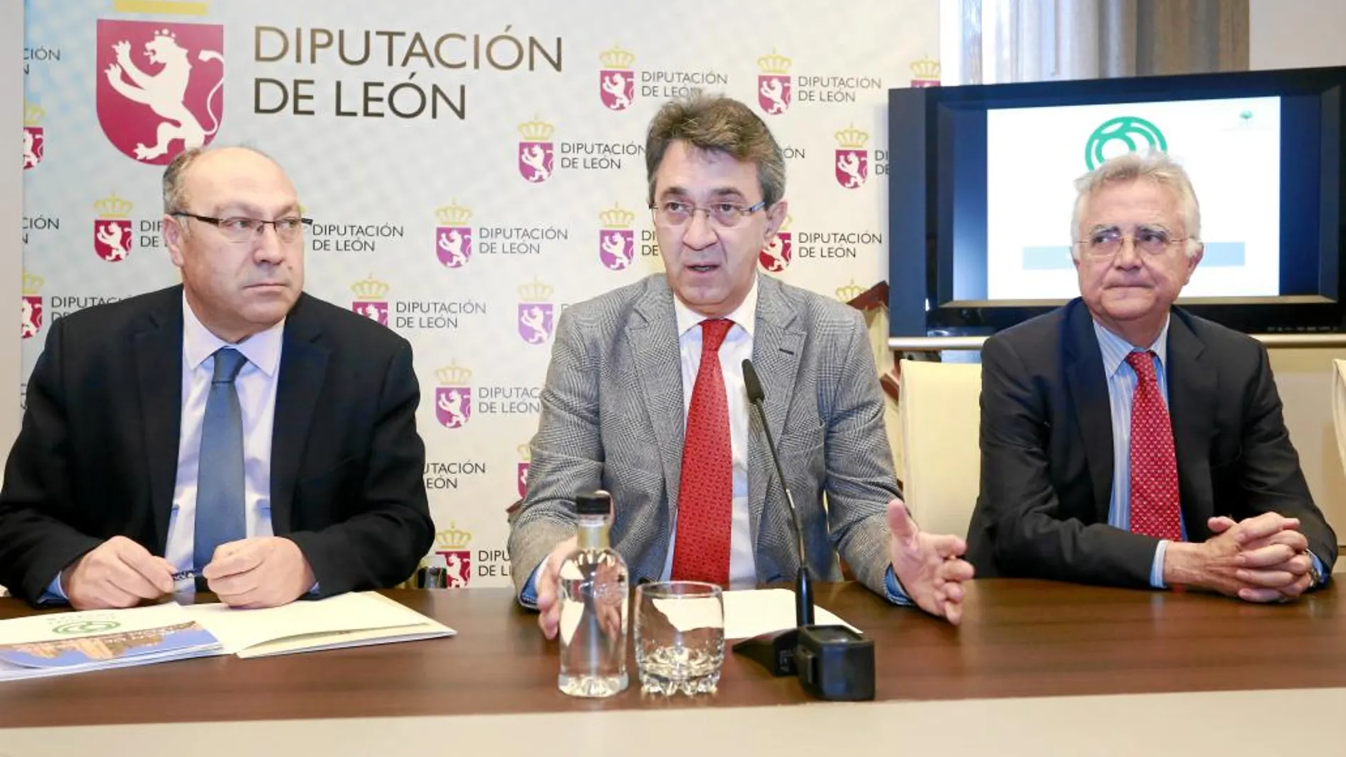 Martínez Majo junto a Tomás Azcárate y el diputado Genaro Martínez