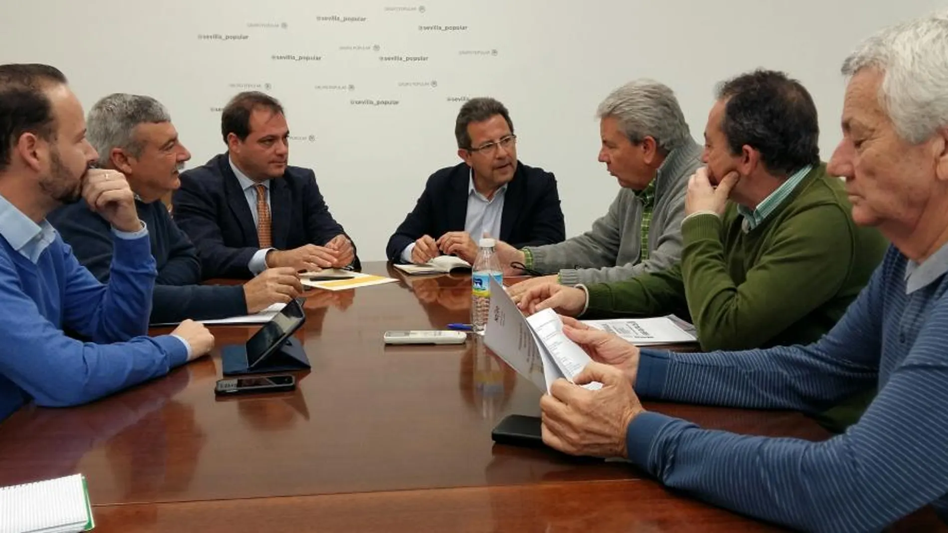 Alberto Díaz, reunido con miembros de “Solidaridad del Taxi”