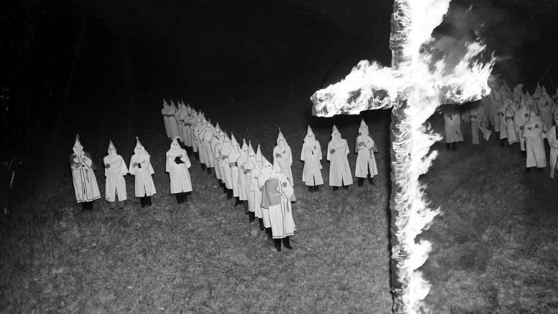 Un grupo de miembros del Ku Klux Klan, en un encuentro de la organización