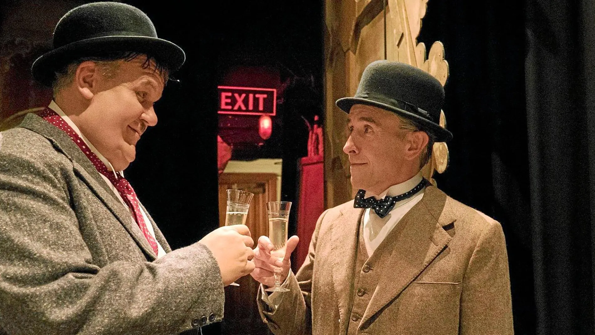 Reilly y Coogan dan vida a Oliver Hardy y Stan Laurel. Los actores ensayaron tres semanas antes de que comenzara el rodaje para calcar gestos y gags de los protagonistas