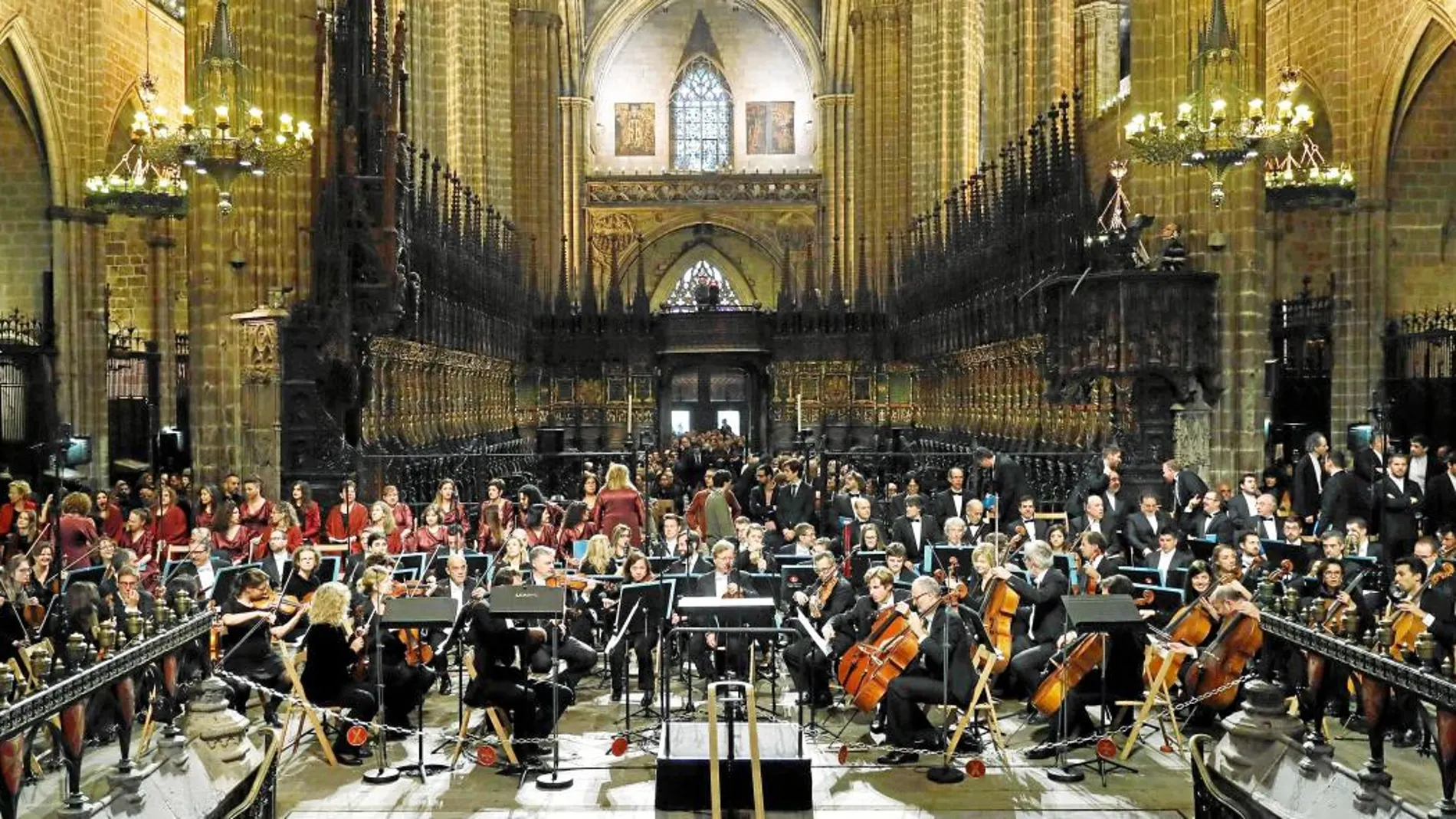 Imagen de la Catedral de Barcelona, a rebosar, ayer en el homenaje a Montserrat Caballé