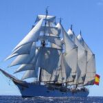 El «Juan Sebastián de Elcano» zarpa de Cádiz coincidiendo con el 89 aniversario de su botadura