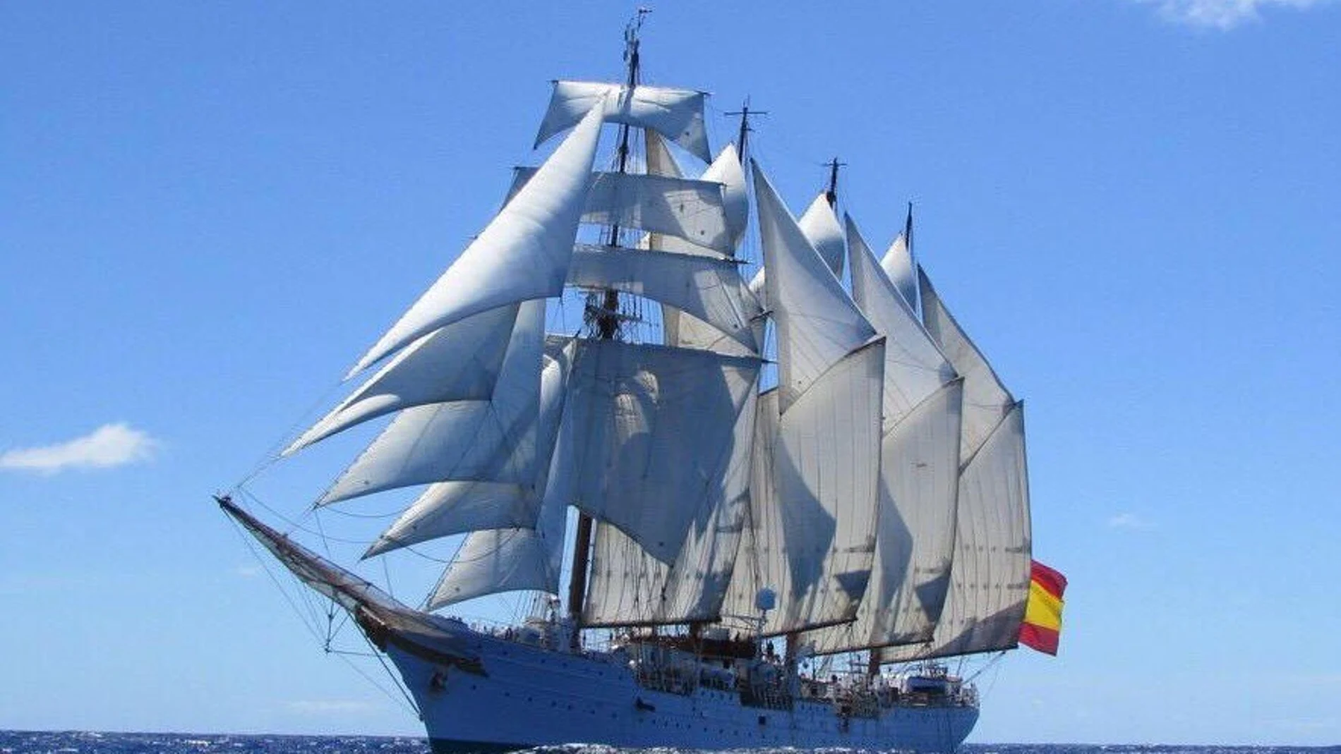 El «Juan Sebastián de Elcano» zarpa de Cádiz coincidiendo con el 89 aniversario de su botadura
