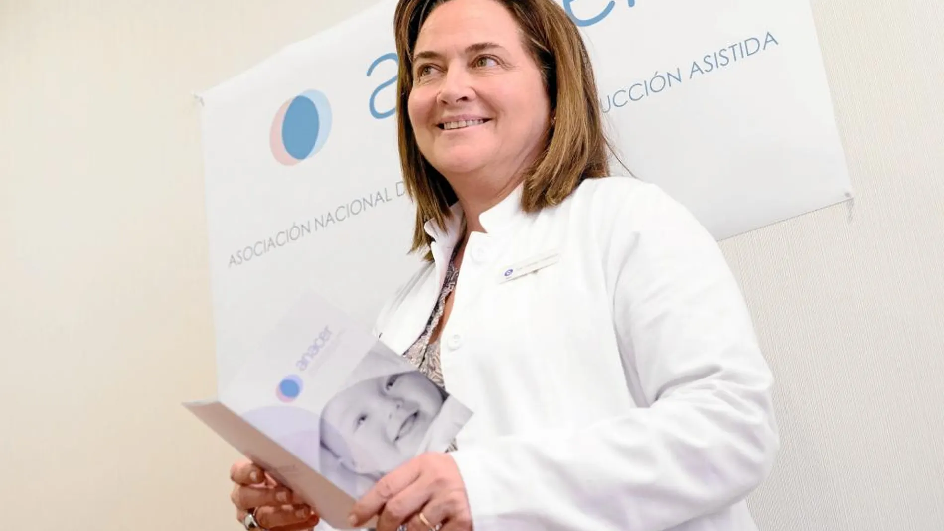 La codirectora de Crea, Carmen Calatayud, cree que la burbuja de las franquicia de infertilidad estallará