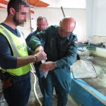 Dos agentes registran una piscifactoría en la que se crían las angulas
