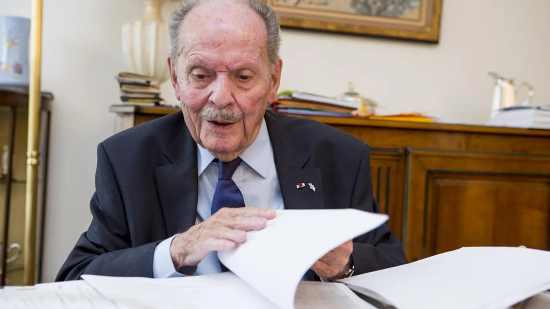 Pierre Morel, en su domicilio de París, recuerda su aventura durante la Segunda Guerra Mundial