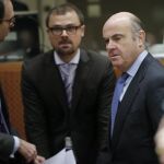 El ministro español de Economía, Luis de Guindos, a su llegada a la reunión de los ministros europeos de Economía y Finanzas el pasado noviembre