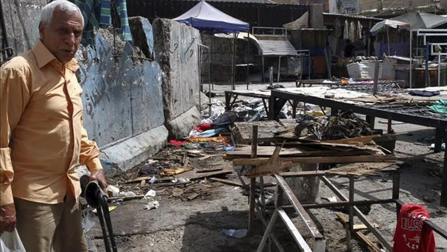 Según el canal oficial, un coche bomba explotó cerca del centro comercial antes de que se produjera el asalto, y dos terroristas suicidas accedieron al edificio.