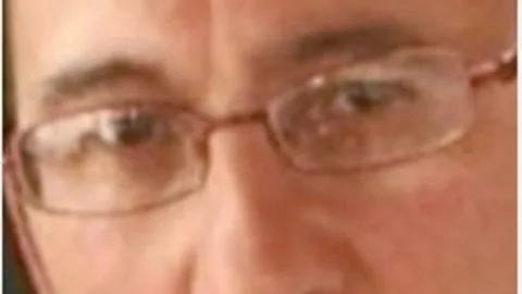 Javier García tiene 50 años