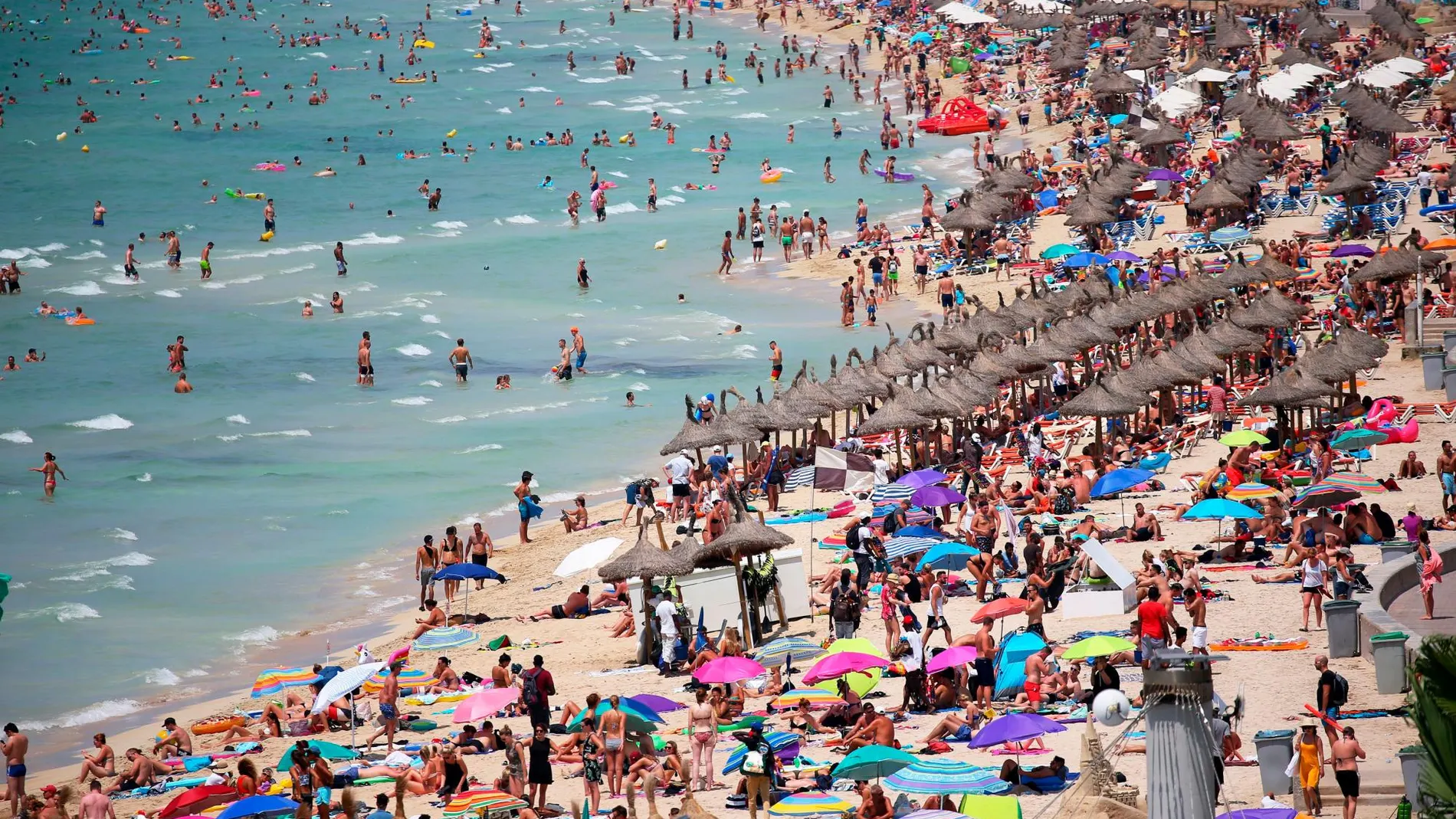 España recibió en los diez primeros meses del año a casi 73,9 millones de turistas