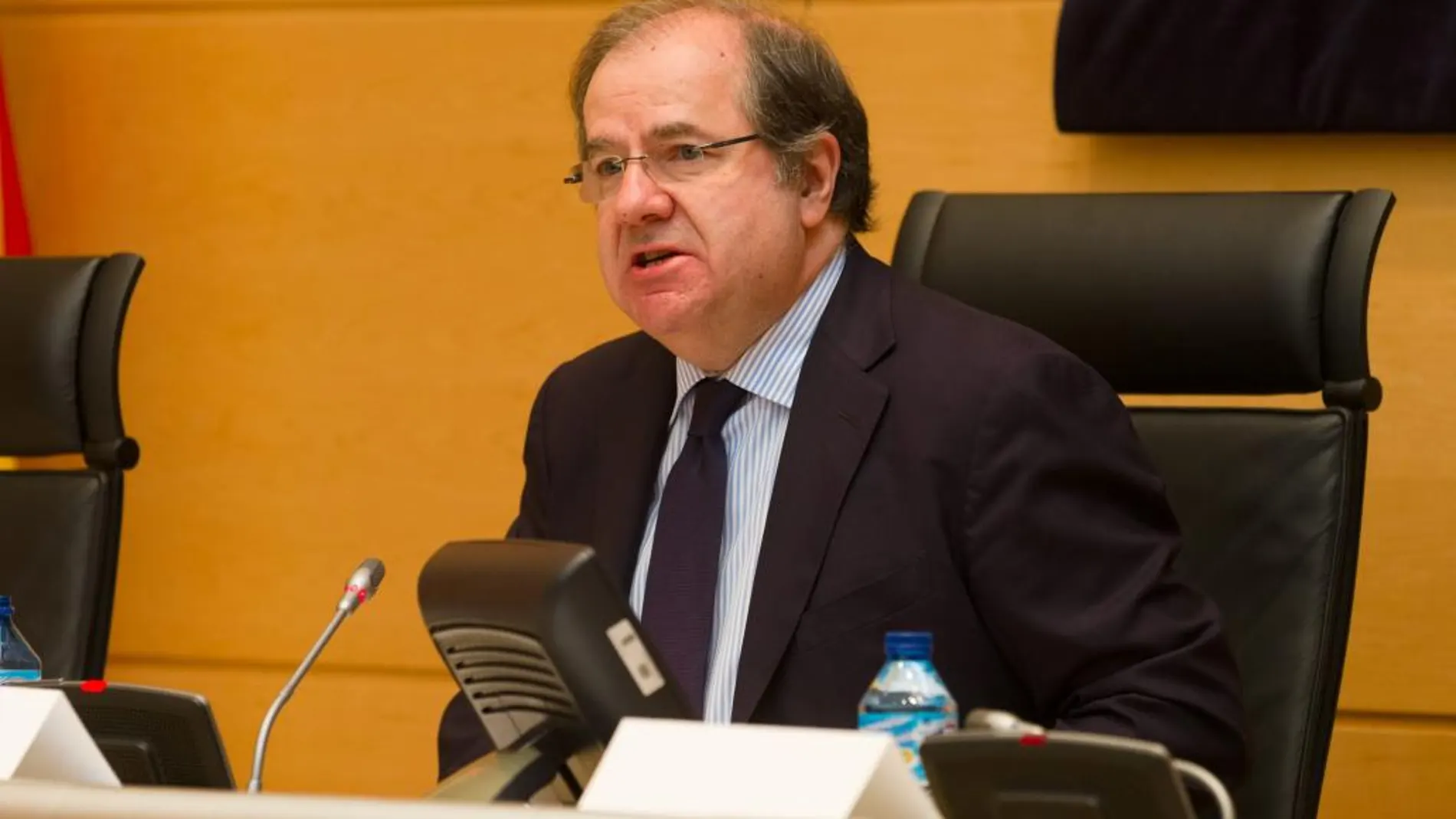 El presidente de la Junta, Juan Vicente Herrera, expone los planteamientos del Ejecutivo para el Plan de Vivienda