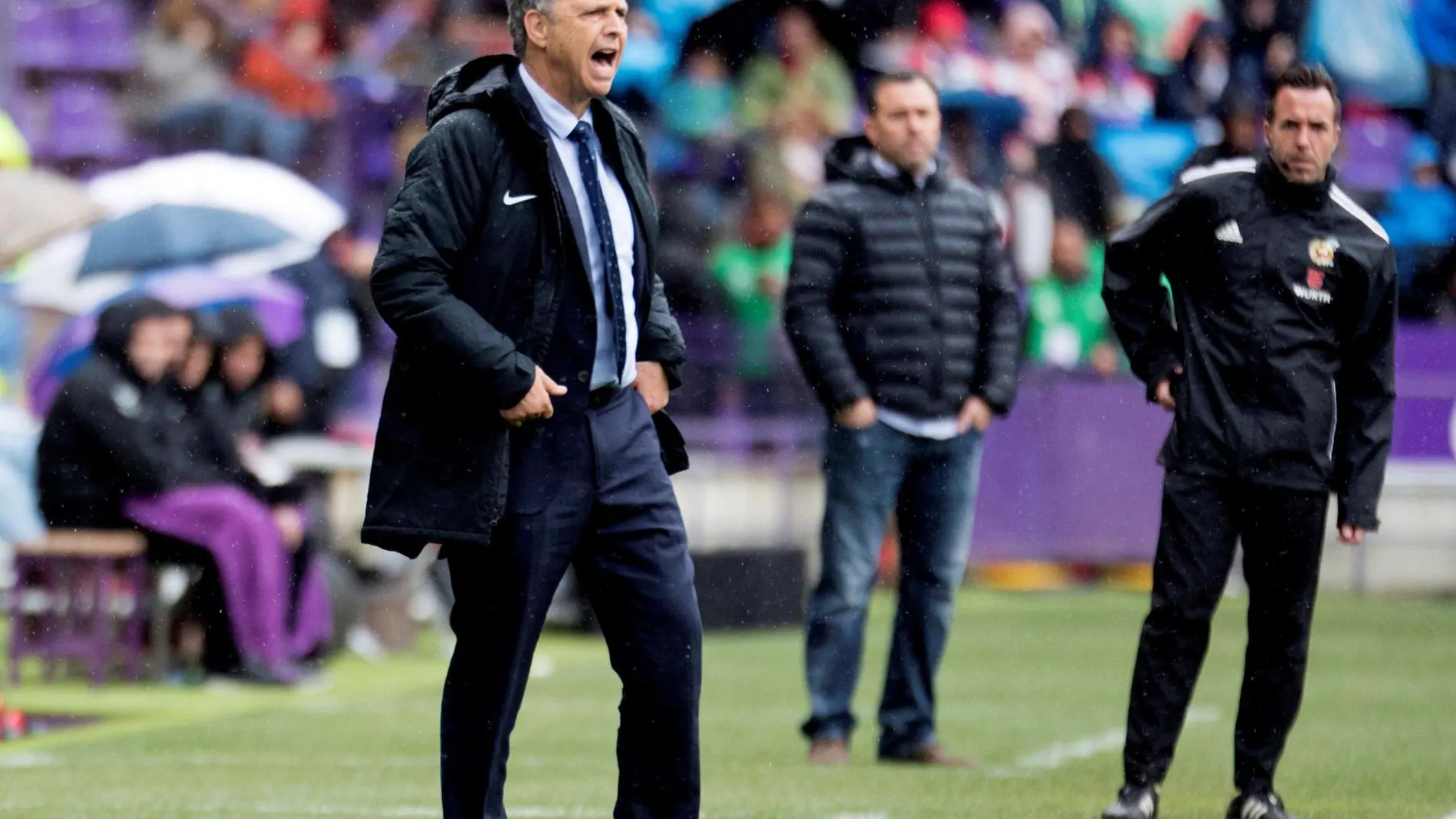 El entrenador del Sevilla Joaquín Caparrós durante el partido contra el Valladolid