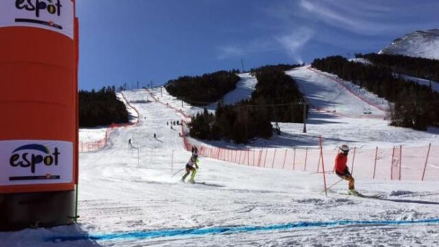 Jon Santacana y Úrsula Pueyo vencen en la primera jornada de los IPC esquí alpino en la Copa de Europa de Espot