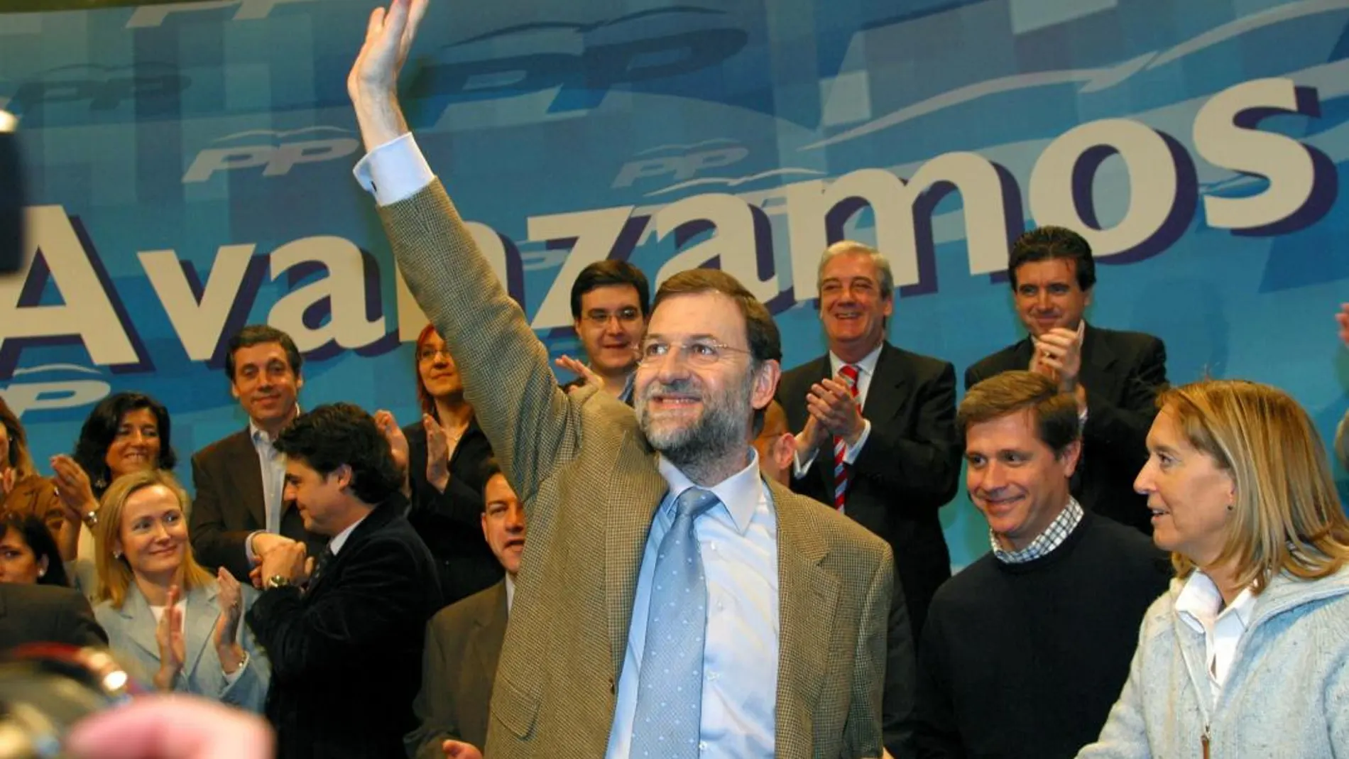 Rajoy durante la campaña electoral de 2004/Reuters