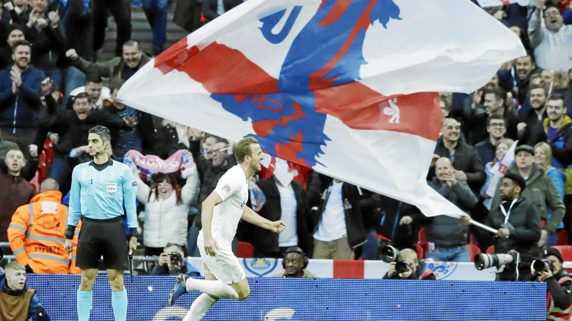 Kane marcó el segundo gol de Inglaterra, que fue decisivo para la clasificación del equipo para la Final Four / Ap